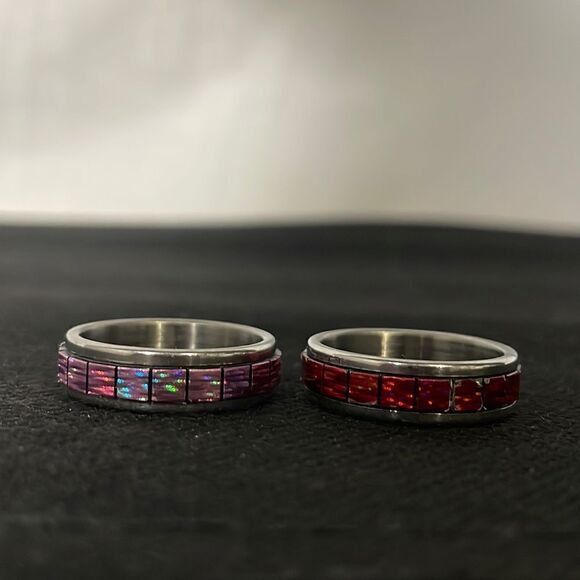 Two beautiful ring with reflective colors in them - Picture 1 of 6